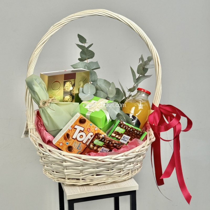 Подарочная корзина "С праздником!"